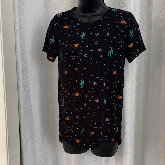 Modern Lux Black T-Shirt with Graphic Design Sz: XS - Picture 1 of 6